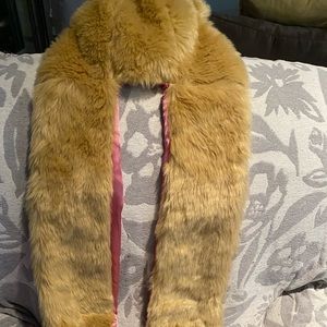 Girls faux fur hat with pockets